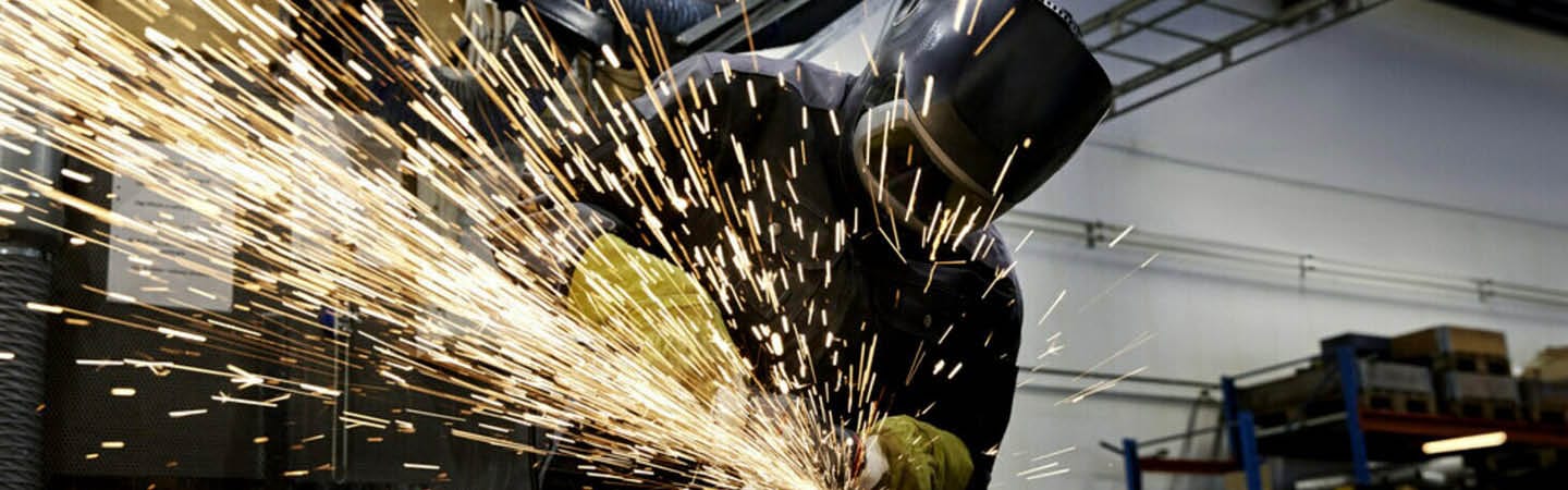 3M Personlig skyddsutrustning hjälper till att skydda arbetare i många industriella uppgifter.

