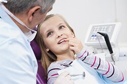Tandläkare med patient