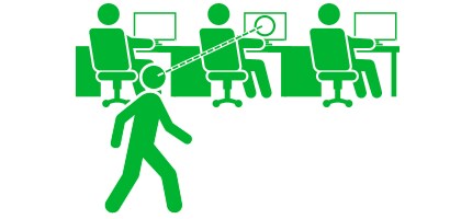 Illustration av en person som tittar på bildskärmar i ett öppet kontorslandskap
