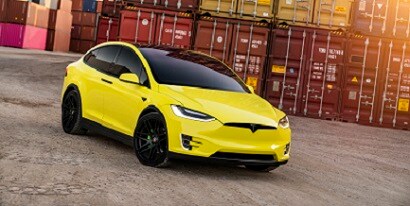 bil inslagen i 3M™ Wrap Film serie 2080

