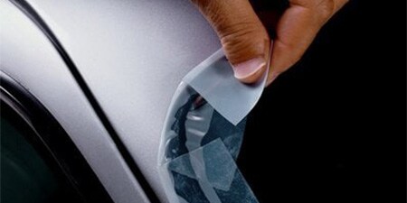 3M™ Perforerad kantmaskeringstejp appliceras på lister runt limmade rutor	
