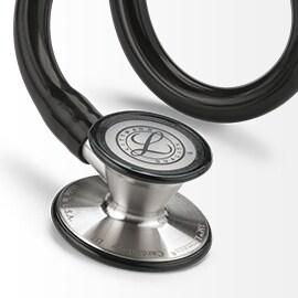 Närbild av pediatriksidan av ett bröststycke till ett 3M Littmann Cardiology III stetoskop med svarta slangar.