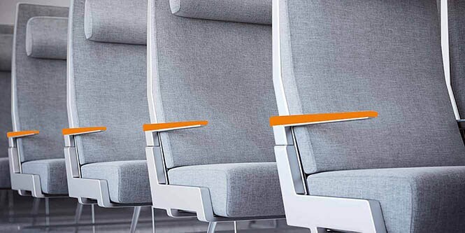 Flytande lim sprejas på textil med en limpistol
