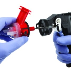Ta bort munstycket från Accuspraypistolen.