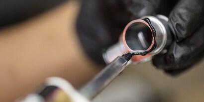 Läs mer om kemin bakom lim [Artikel]

